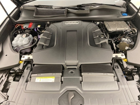 2020 Audi Q8 с пробегом 89 800 км