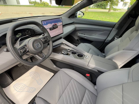 2024 Zeekr 001 с пробегом 20 км