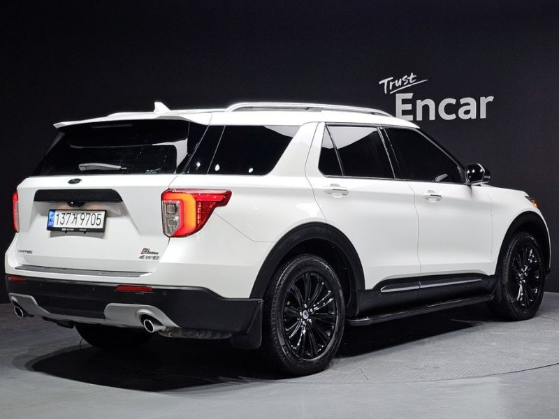 2022 Ford Explorer с пробегом 18 637 км