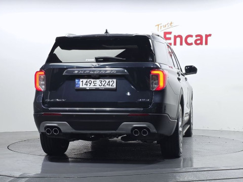 2022 Ford Explorer с пробегом 14 475 км