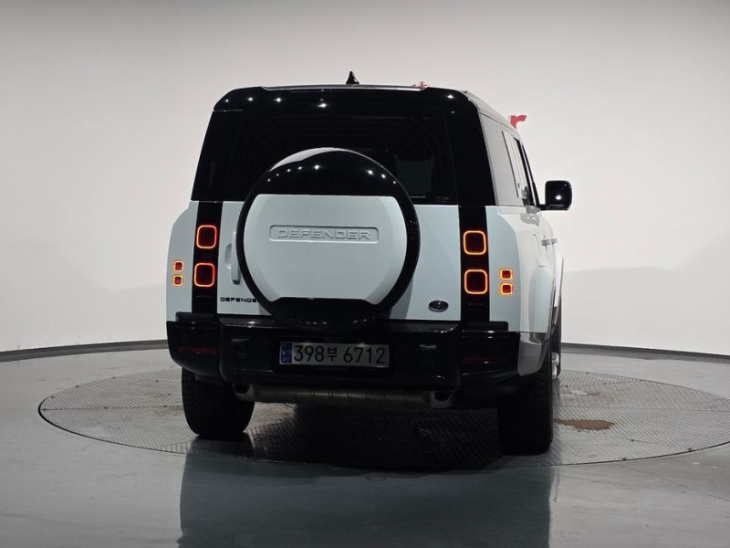 2023 Land Rover Defender с пробегом 52 594 км