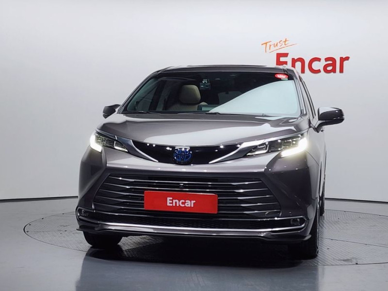 2023 Toyota Sienna с пробегом 49 958 км