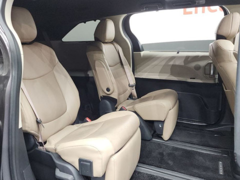 2023 Toyota Sienna с пробегом 49 958 км