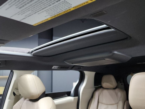 2023 Toyota Sienna с пробегом 49 958 км