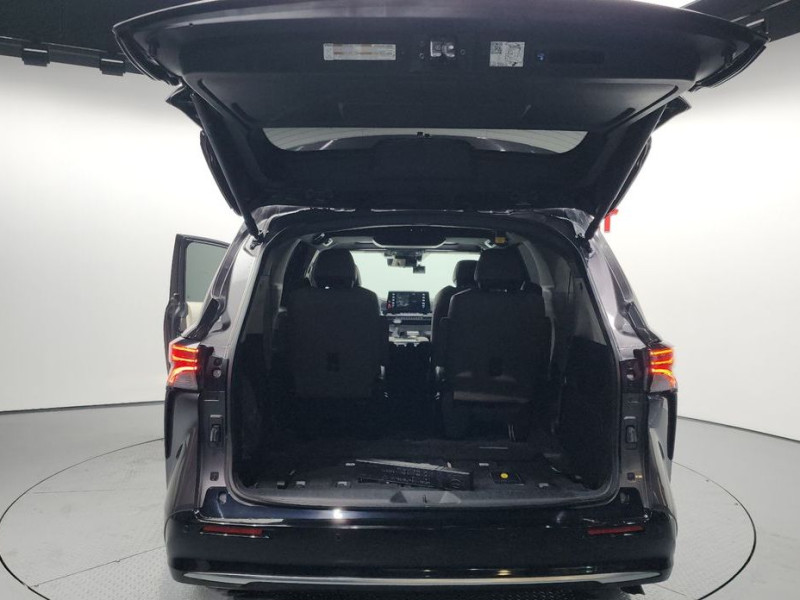 2023 Toyota Sienna с пробегом 49 958 км