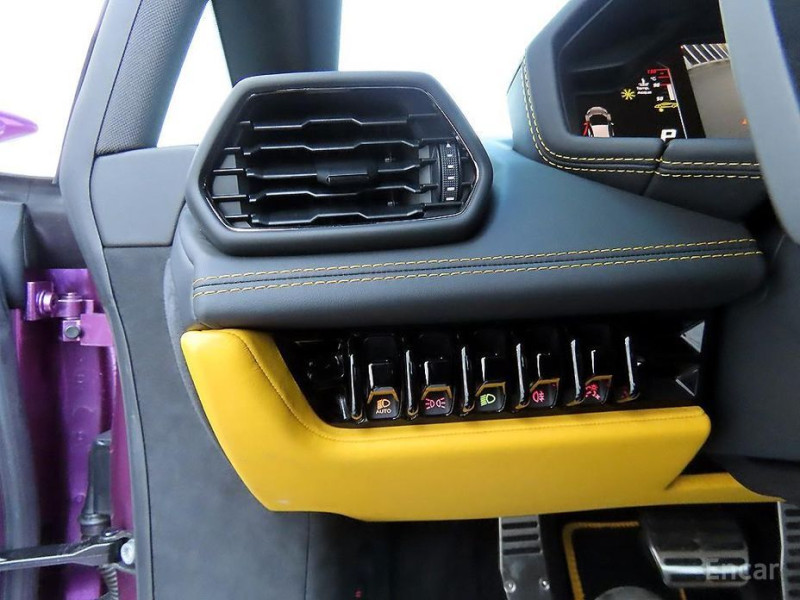 2023 Lamborghini Huracán с пробегом 8 043 км