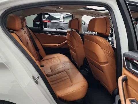 2022 BMW 5 серии с пробегом 43 668 км