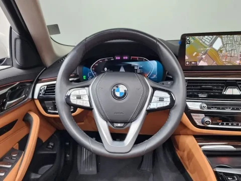 2022 BMW 5 серии с пробегом 43 668 км