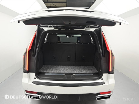 2023 Cadillac Escalade с пробегом 17 218 км