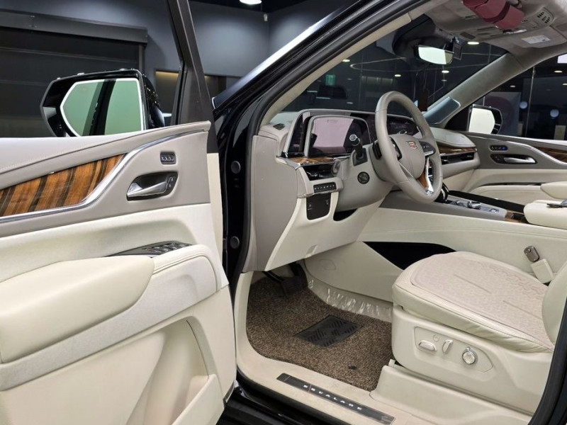 2023 Cadillac Escalade с пробегом 26 633 км