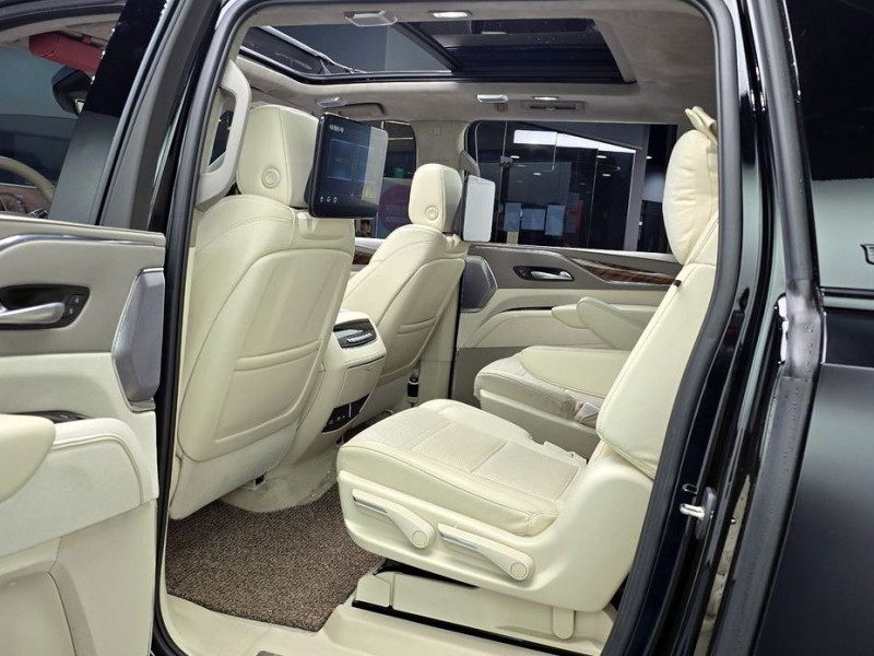 2023 Cadillac Escalade с пробегом 26 633 км