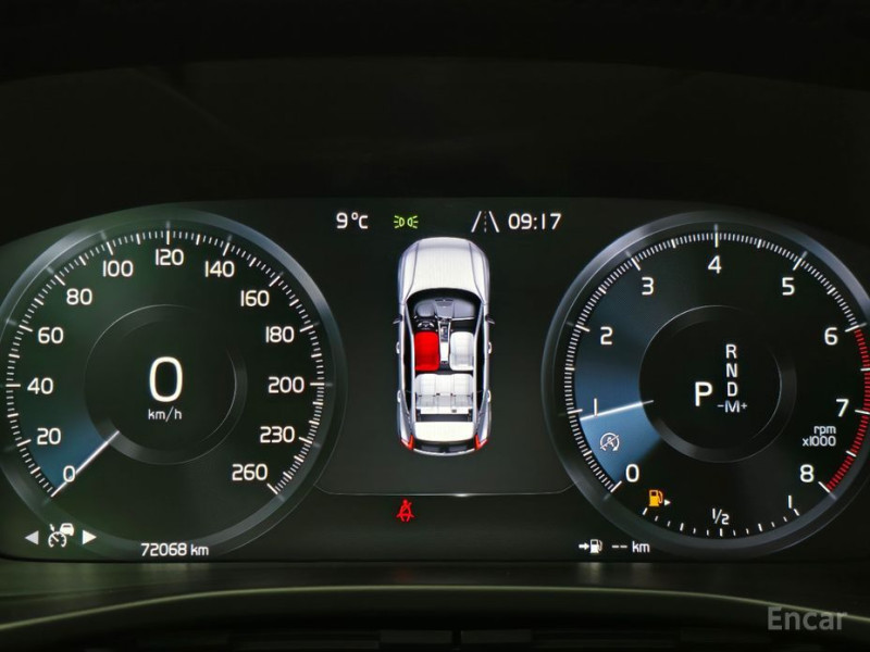 2020 Volvo XC40 с пробегом 72 068 км