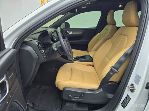 2020 Volvo XC40 с пробегом 72 068 км