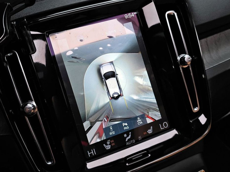 2021 Volvo XC40 с пробегом 10 574 км