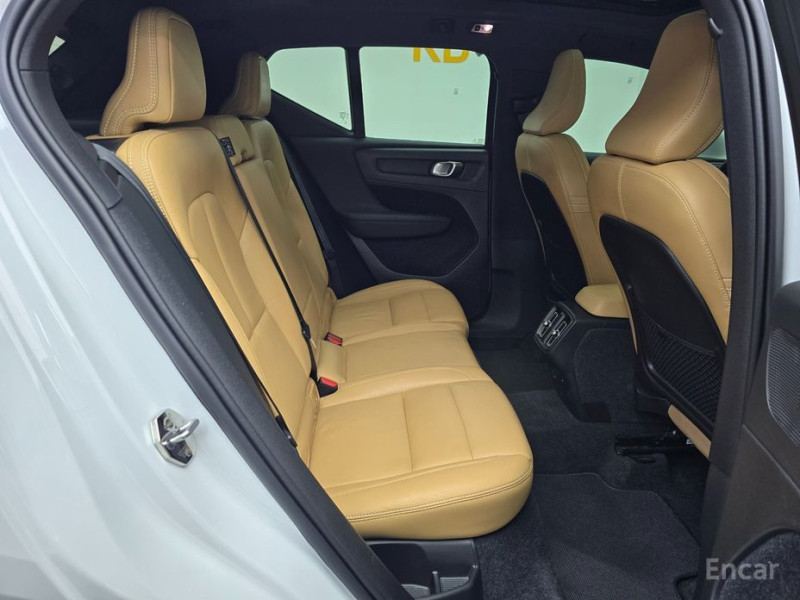 2020 Volvo XC40 с пробегом 72 068 км