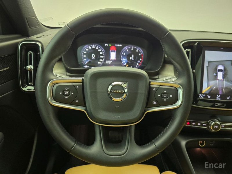 2020 Volvo XC40 с пробегом 72 068 км