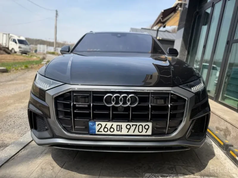 Audi Q8