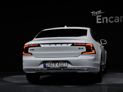 2022 Volvo S90 с пробегом 63 622 км