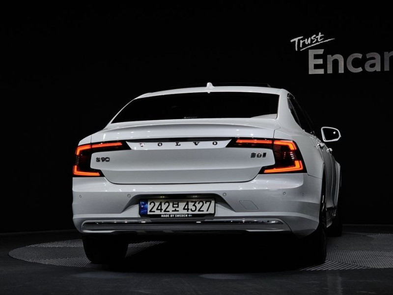 2022 Volvo S90 с пробегом 63 622 км