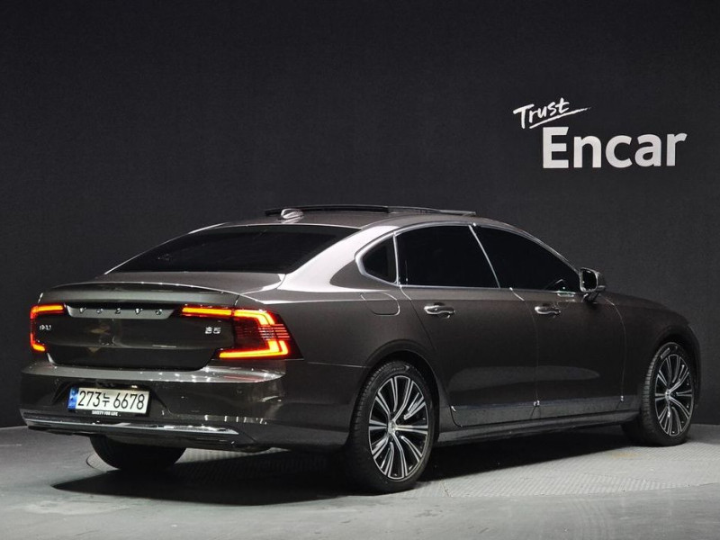 2023 Volvo S90 с пробегом 32 370 км