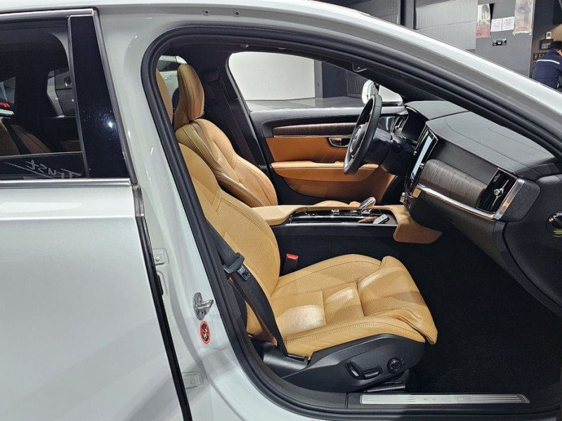 2022 Volvo S90 с пробегом 63 622 км