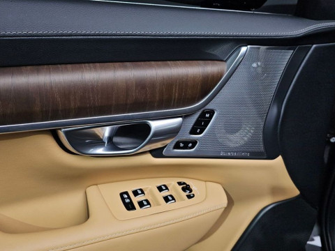 2023 Volvo S90 с пробегом 32 370 км