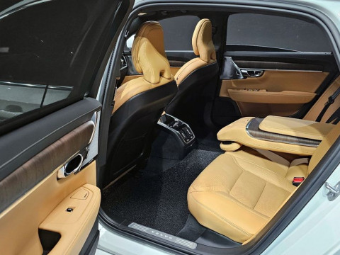 2022 Volvo S90 с пробегом 63 622 км