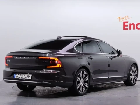 2022 Volvo S90 с пробегом 41 806 км