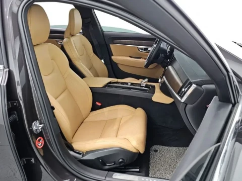 2022 Volvo S90 с пробегом 41 806 км