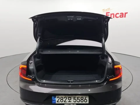 2022 Volvo S90 с пробегом 41 806 км