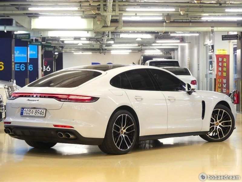 2022 Porsche Panamera с пробегом 42 000 км