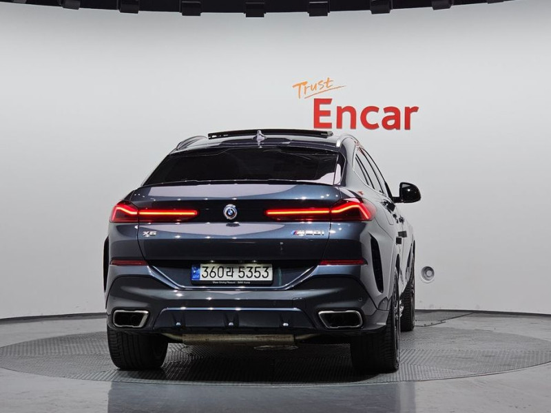 2022 BMW X6 с пробегом 28 003 км