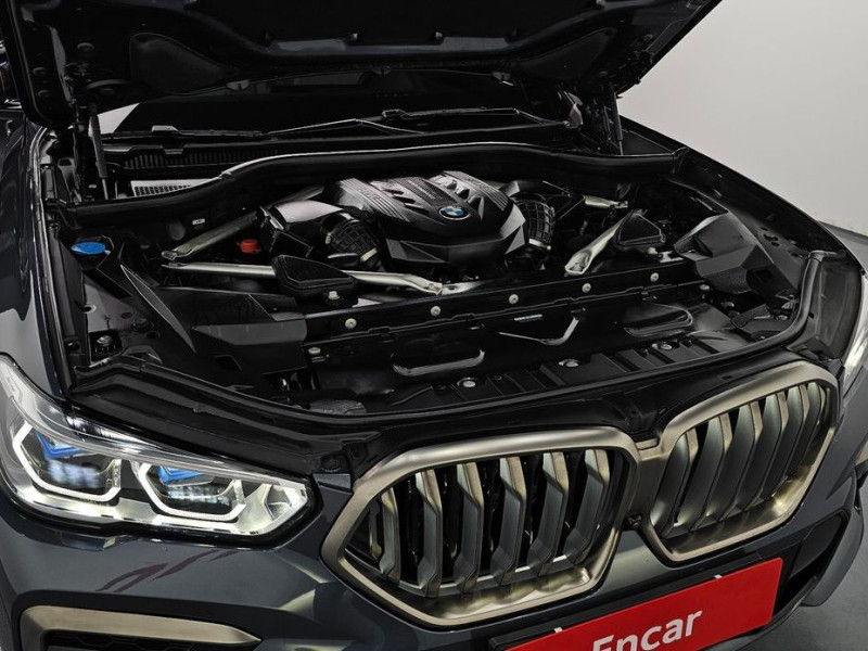 2022 BMW X6 с пробегом 28 003 км