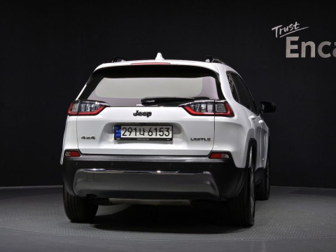 2022 Jeep Cherokee с пробегом 102 399 км