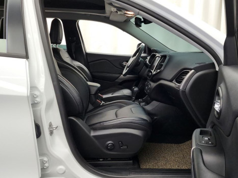 2022 Jeep Cherokee с пробегом 102 399 км