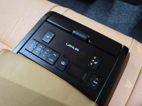 2022 Lexus ES с пробегом 71 394 км