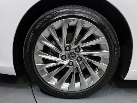 2022 Lexus ES с пробегом 57 289 км