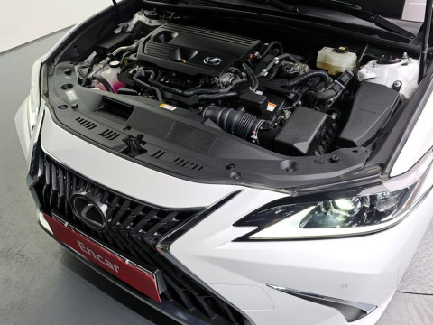 2022 Lexus ES с пробегом 57 289 км