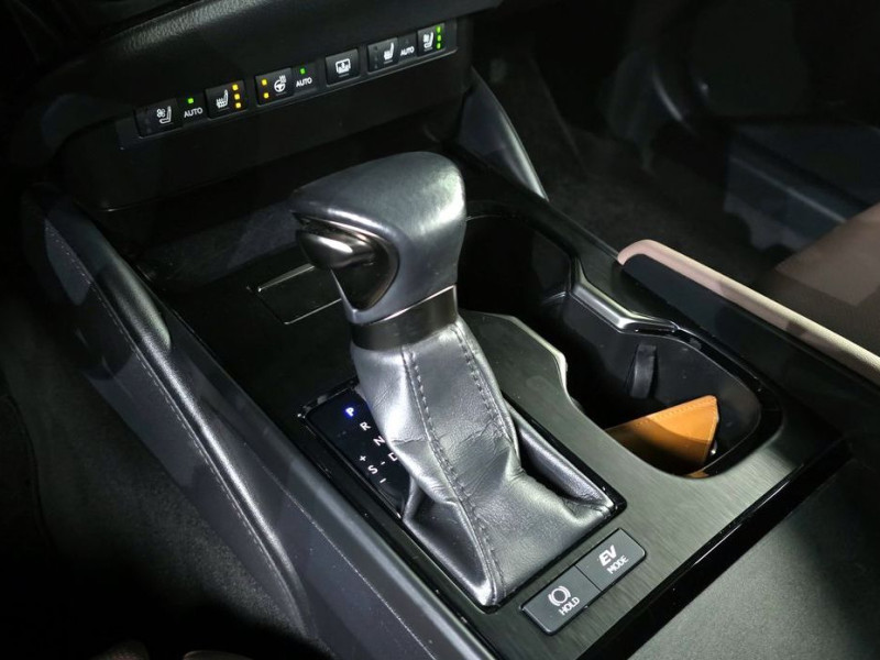 2022 Lexus ES с пробегом 57 289 км