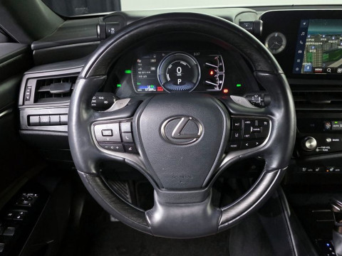 2022 Lexus ES с пробегом 57 289 км