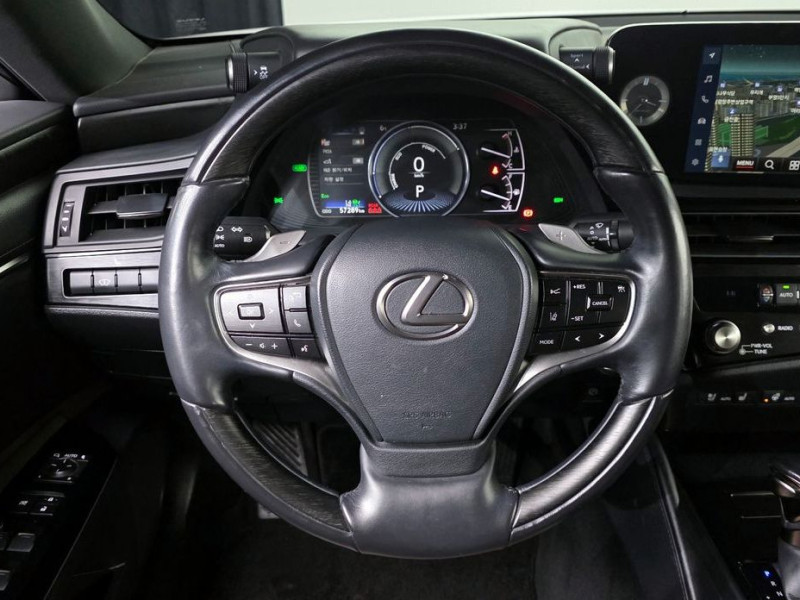 2022 Lexus ES с пробегом 57 289 км