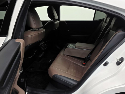 2022 Lexus ES с пробегом 57 289 км