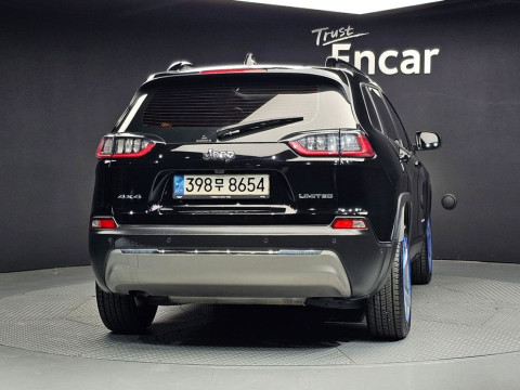 2022 Jeep Cherokee с пробегом 36 059 км