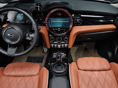 2023 Mini  с пробегом 9 902 км