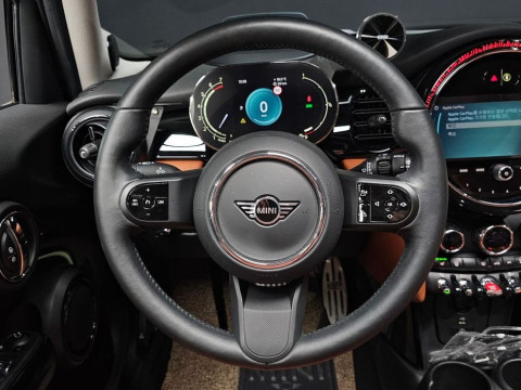 2023 Mini  с пробегом 9 902 км