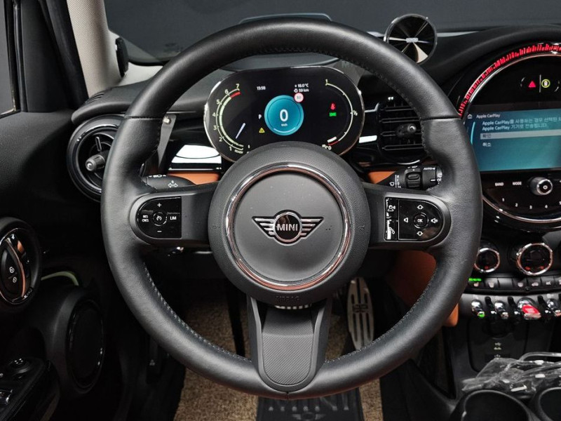 2023 Mini  с пробегом 9 902 км