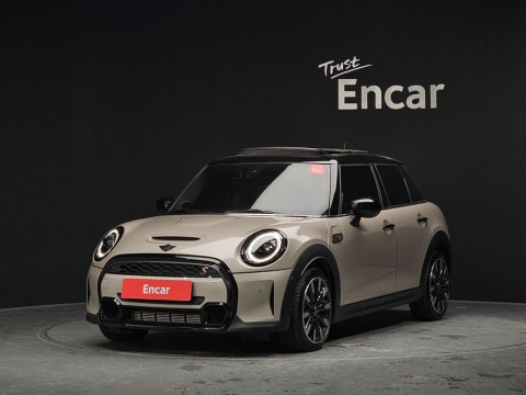 2023 Mini  с пробегом 9 902 км