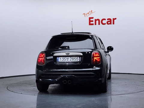 2022 Mini  с пробегом 85 059 км