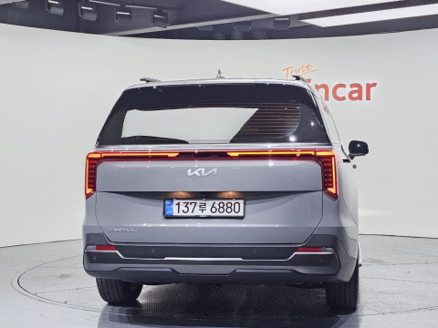 2025 Kia Carnival с пробегом 6 667 км