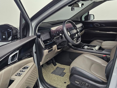 2025 Kia Carnival с пробегом 6 667 км